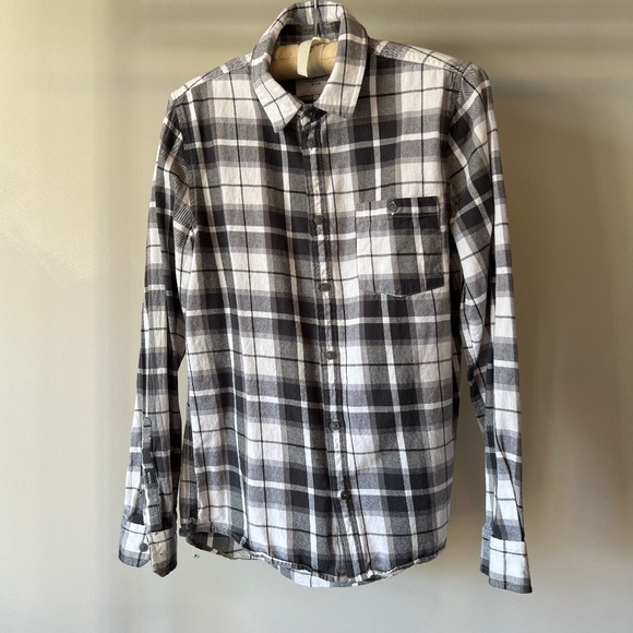 SALE ☘️ COTTON ON gray plaid long sleeve button down shirt - Picture 11 of 15